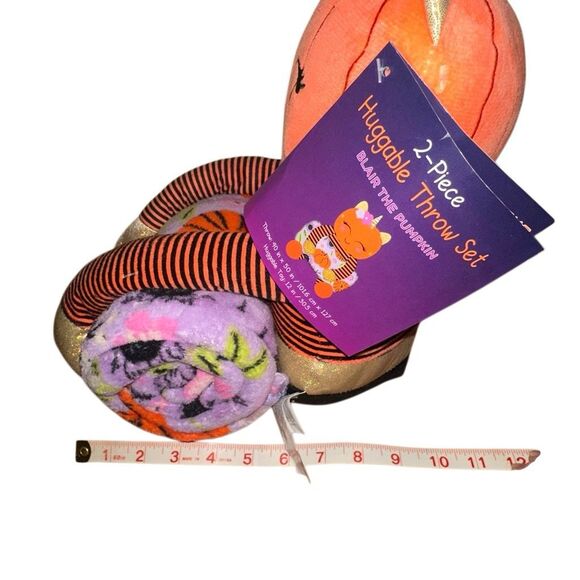 Huggable two piece throw set Blair the pumpkin - Picture 7 of 7